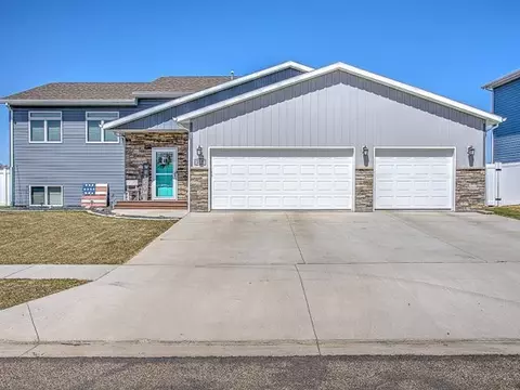 218 Brandenburg Lp, Bismarck, ND 58504 photo 1
