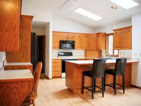 809 Munich Dr, Bismarck, ND 58504 photo 3