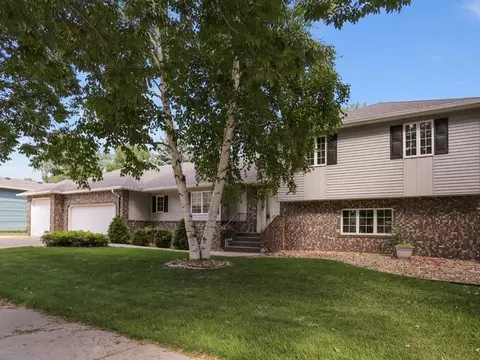 809 Munich Dr, Bismarck, ND 58504 photo 1