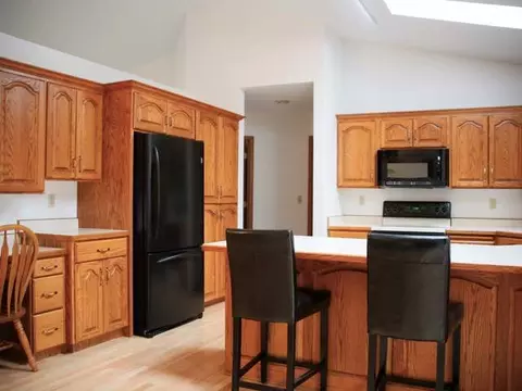 809 Munich Dr, Bismarck, ND 58504 photo 4