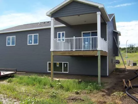 306 Cobblestone Lp, Mandan, ND 58554 photo 3