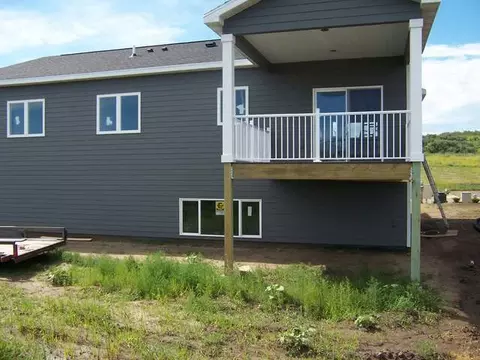 306 Cobblestone Lp, Mandan, ND 58554 photo 4