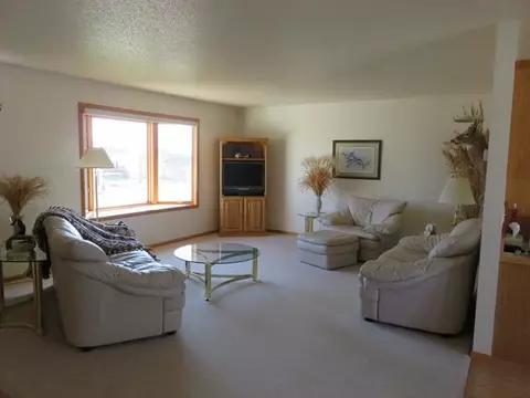 711 Calgary Ave E, Bismarck, ND 58503 photo 3