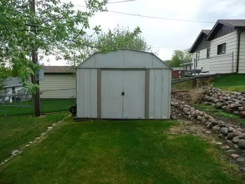 717 Custer Dr, Mandan, ND 58554 photo 25