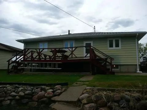 717 Custer Dr, Mandan, ND 58554 photo 4
