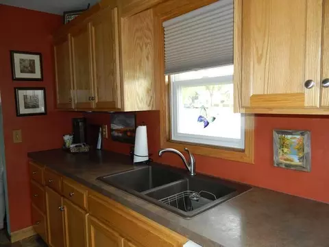 1213 Rosser Ave E, Bismarck, ND 58501 photo 4