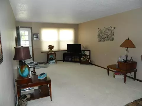 1213 Rosser Ave E, Bismarck, ND 58501 photo 2