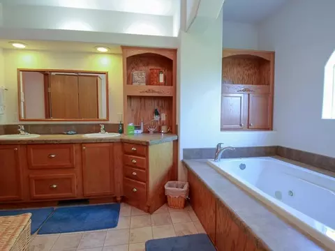 3219 Bethany Lp, Bismarck, ND 58503 photo 4