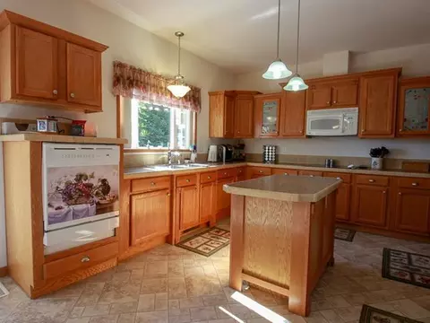 3219 Bethany Lp, Bismarck, ND 58503 photo 2