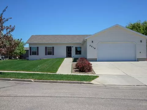 3219 Bethany Lp, Bismarck, ND 58503 photo 1
