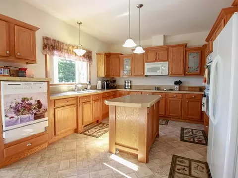 3219 Bethany Lp, Bismarck, ND 58503 photo 9