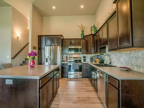 4113 Shoal Loop SE, Mandan, ND 58554 photo 1