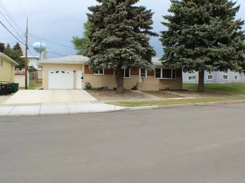 1614 Harmon Ave, Bismarck, ND 58501 photo 1