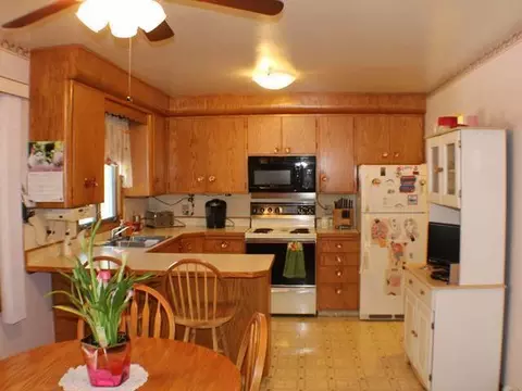 1614 Harmon Ave, Bismarck, ND 58501 photo 3