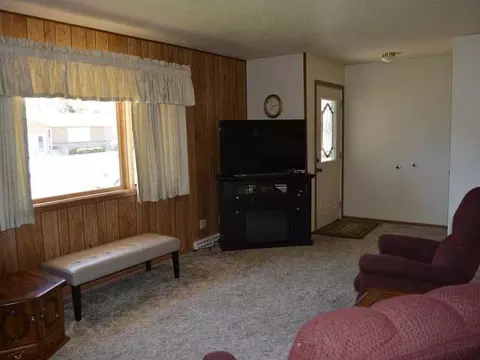 616 2nd St NE, Garrison, ND 58540 photo 3
