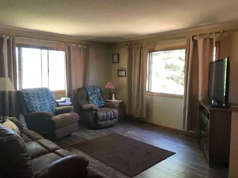 367 8th St NE, Garrison, ND 58540 photo 4