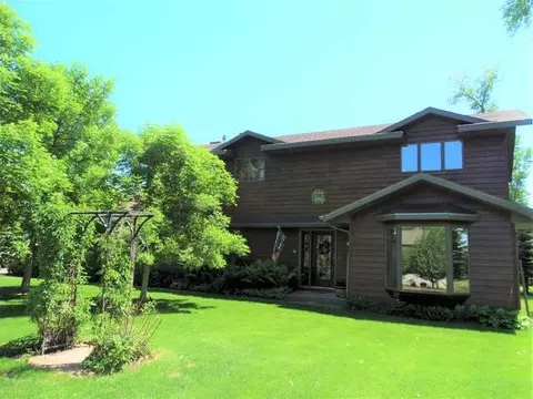 2209 Harbor Dr, Bismarck, ND 58504 photo 1