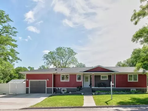 1011 Arthur Dr, Bismarck, ND 58501 photo 1