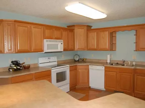 712 Brome Ave, Bismarck, ND 58503 photo 3
