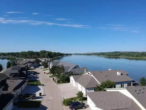 1313 Bayview Ct, Bismarck, ND 58504 photo 23