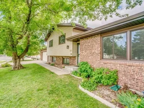 126 Reno Ave E, Bismarck, ND 58504 photo 3