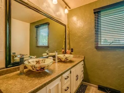 126 Reno Ave E, Bismarck, ND 58504 photo 7