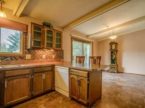 126 Reno Ave E, Bismarck, ND 58504 photo 6