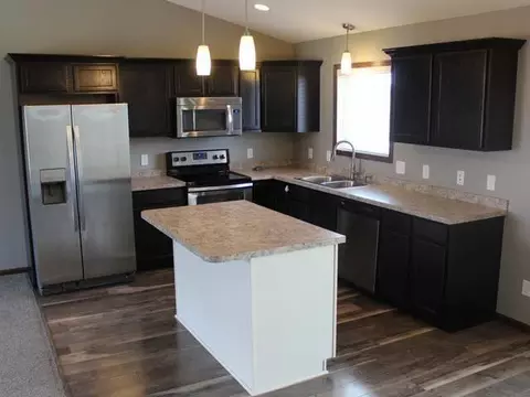 5400 Normandy St, Bismarck, ND 58503 photo 2