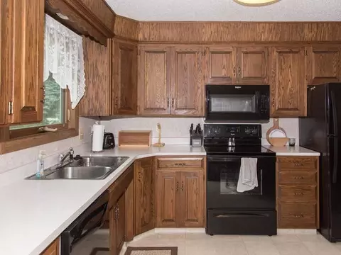 2126 9th St N, Bismarck, ND 58501 photo 3