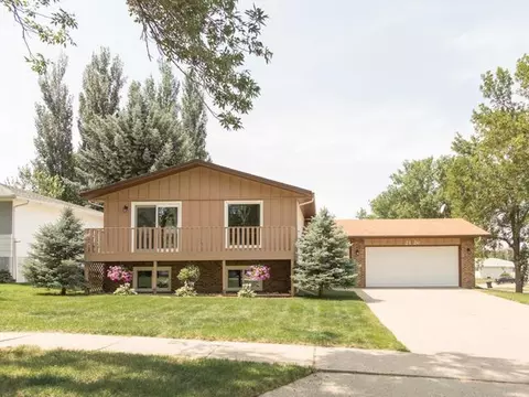 2126 9th St N, Bismarck, ND 58501 photo 2