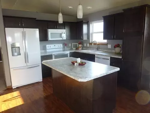 6735 Dolan Dr, Lincoln, ND 58504 photo 2