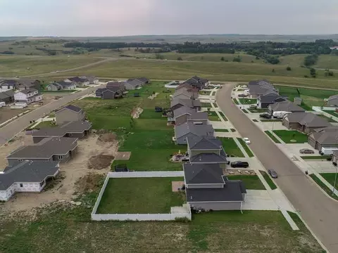 607 Canyon Rd, Mandan, ND 58554 photo 47