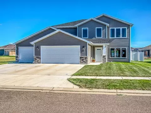 607 Canyon Rd, Mandan, ND 58554 photo 1
