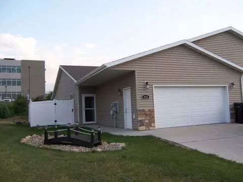 911 Bremner Ave, Bismarck, ND 58503 photo 1