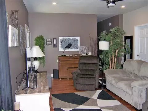 911 Bremner Ave, Bismarck, ND 58503 photo 2