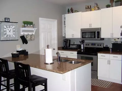 911 Bremner Ave, Bismarck, ND 58503 photo 4