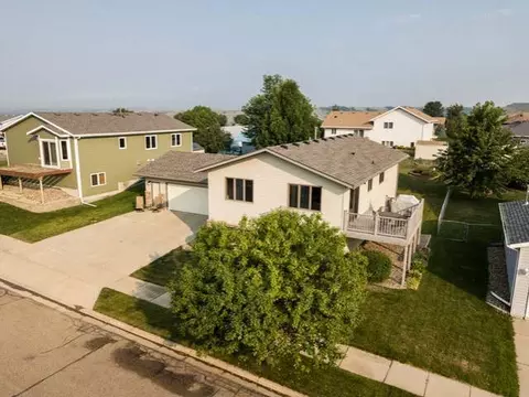 2004 Union Loop NW, Mandan, ND 58554 photo 4
