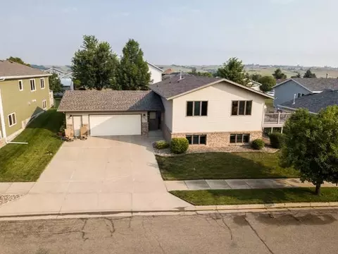 2004 Union Loop NW, Mandan, ND 58554 photo 1