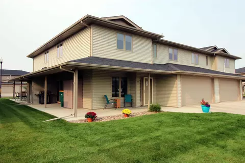 726 Compass Ln, Bismarck, ND 58504 photo 2