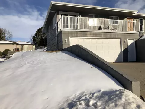 2444 Boulevard Ave E, Bismarck, ND 58501 photo 2