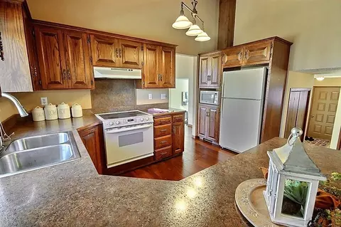 200 Estevan Dr, Bismarck, ND 58503 photo 7