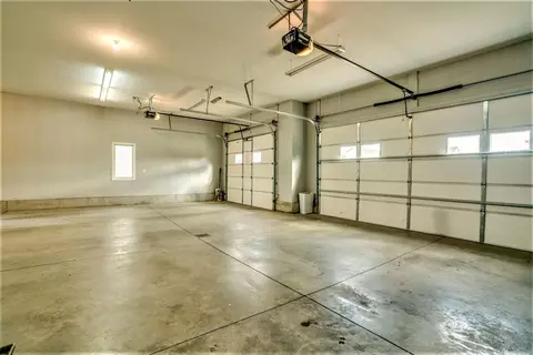 518 Cherrybrook Dr, Bismarck, ND 58503 photo 27