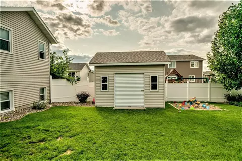 518 Cherrybrook Dr, Bismarck, ND 58503 photo 46