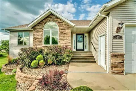 518 Cherrybrook Dr, Bismarck, ND 58503 photo 1