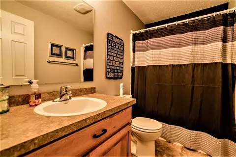 518 Cherrybrook Dr, Bismarck, ND 58503 photo 38