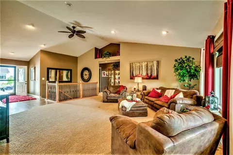 518 Cherrybrook Dr, Bismarck, ND 58503 photo 7