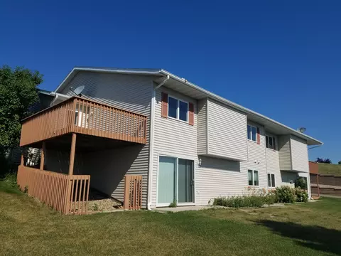 3518 Viewpoint Dr, Bismarck, ND 58503 photo 2