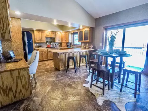 724 Juniper Dr, Bismarck, ND 58503 photo 9
