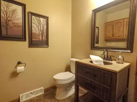724 Juniper Dr, Bismarck, ND 58503 photo 19