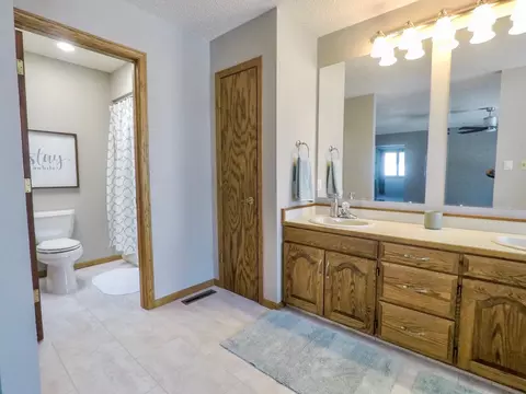 724 Juniper Dr, Bismarck, ND 58503 photo 20